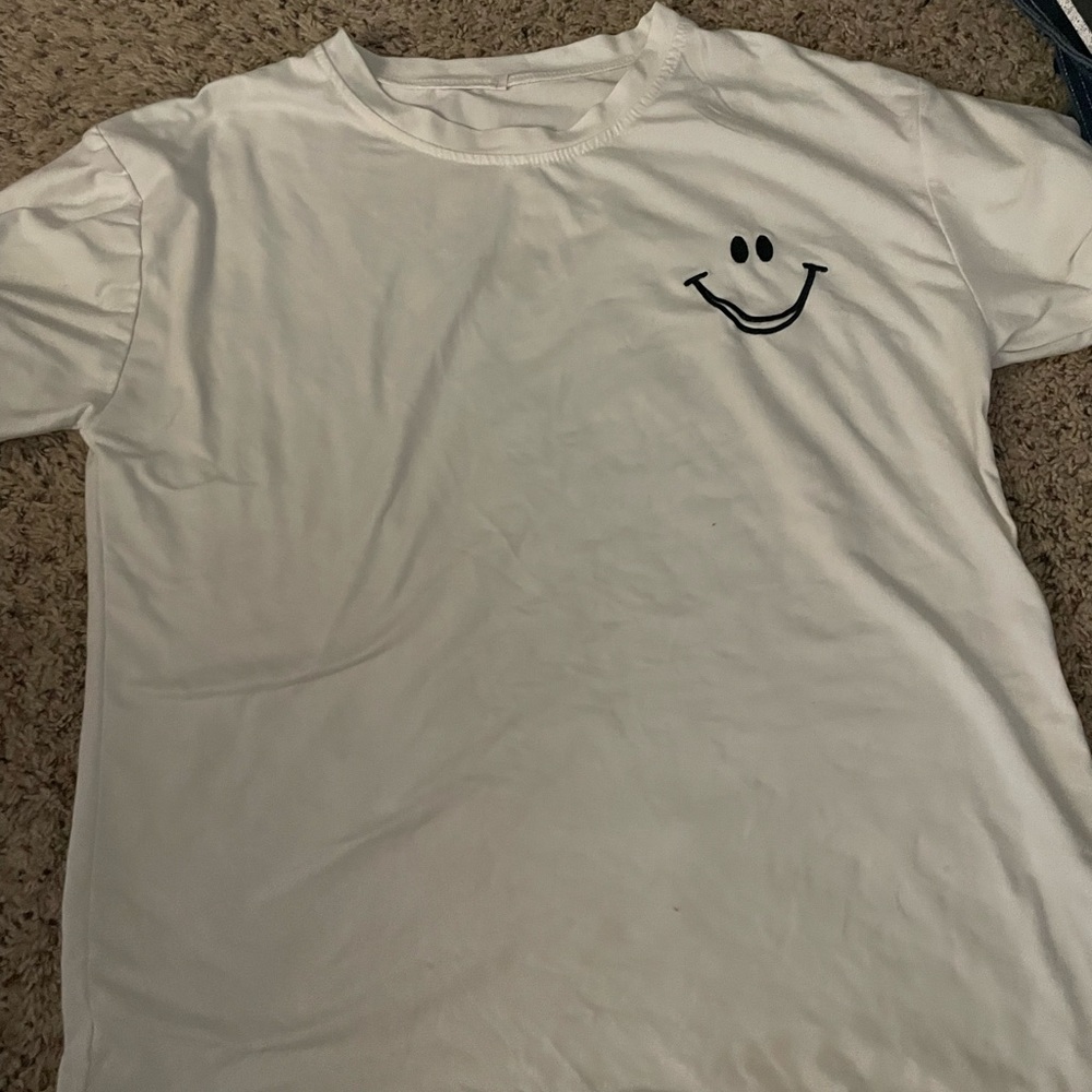White tee